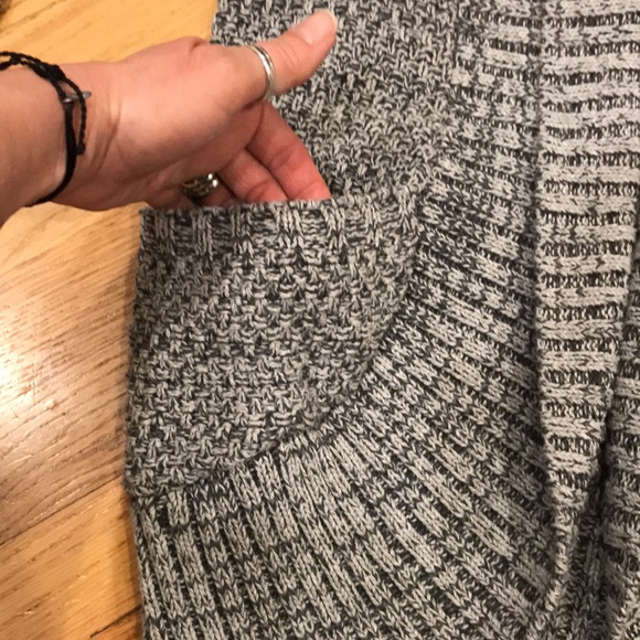 Anthropology SILENCE + NOISE Gray Pocket Cardigan BOHO Sweater Sz M - Picture 8 of 9